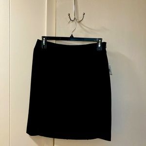 Larry Levine black stretch skirt with 2 1/2 inch side zipper. Size 12